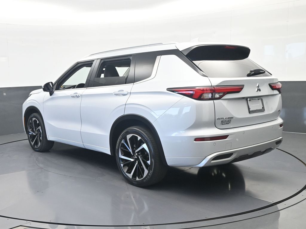 Used 2024 White Mitsubishi SEL image 4