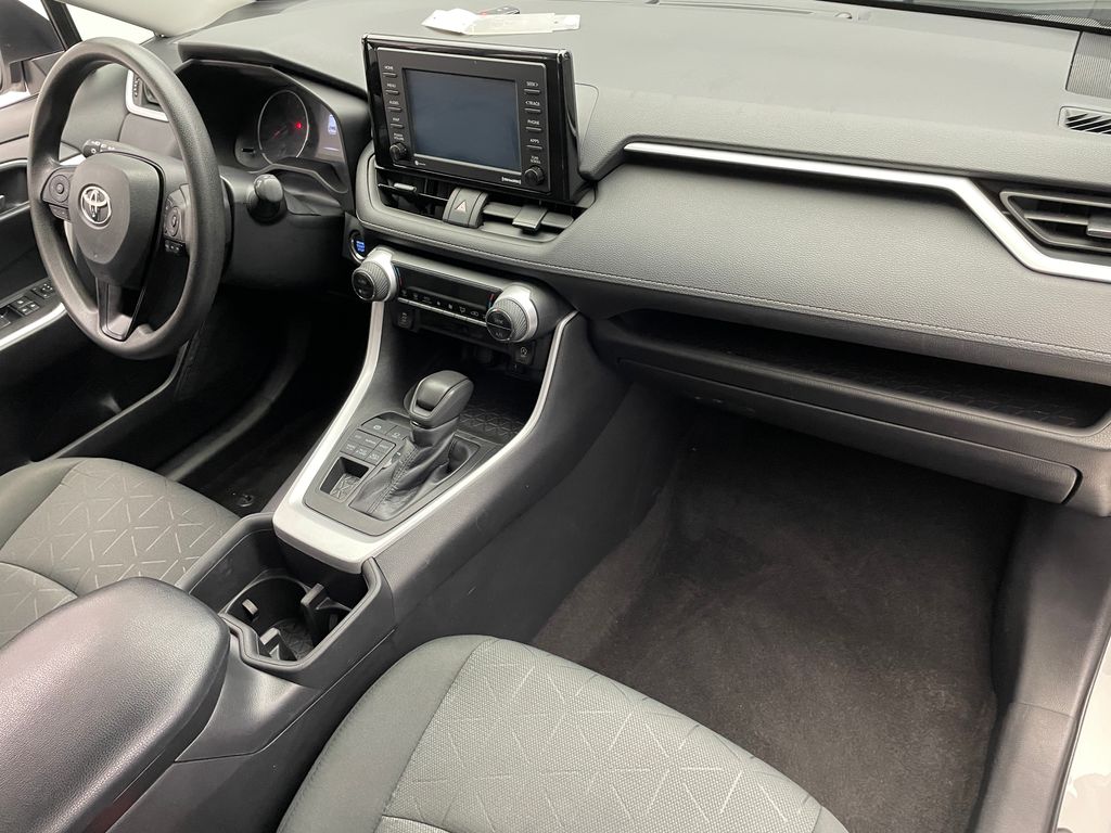 2022 Toyota RAV4 XLE 16