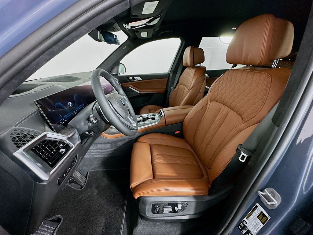 Thumbnail: 2026 BMW X7 - 16
