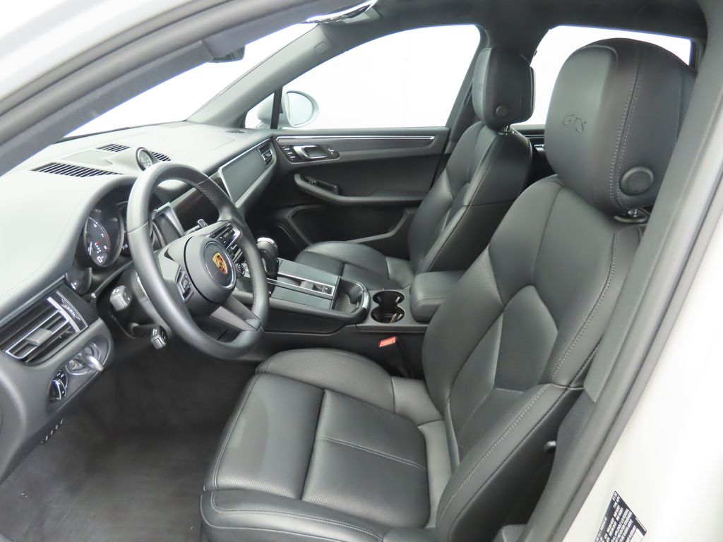 Thumbnail: 2022 Porsche Macan - 20