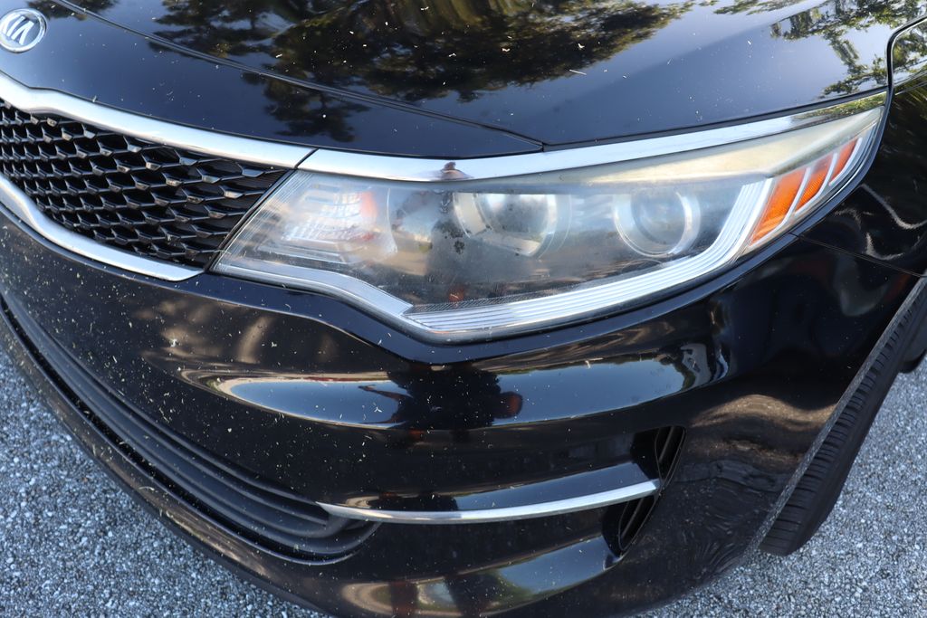 Thumbnail: 2017 Kia Optima - 3