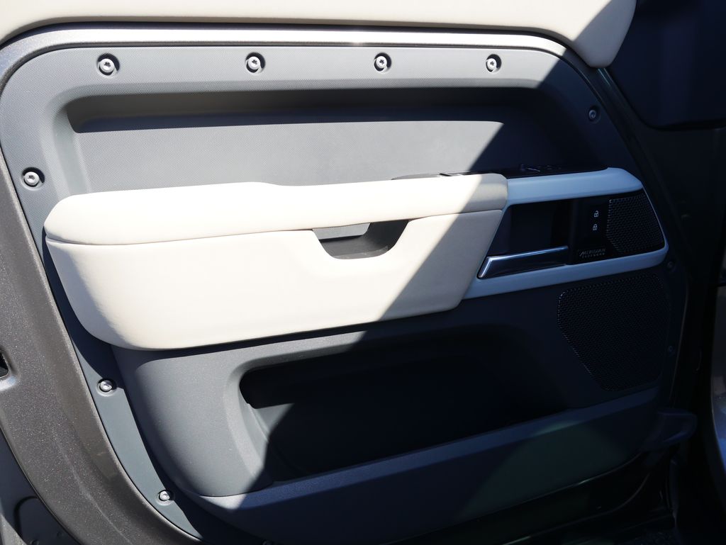 Thumbnail: 2023 Land Rover Defender - 15