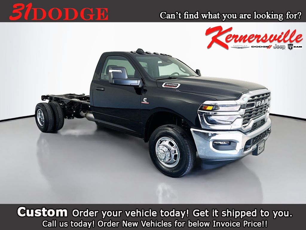 Diamond Black Crystal Pearlcoat 2026 RAM 3500 Chassis Pickup Truck 4X2 Automatic