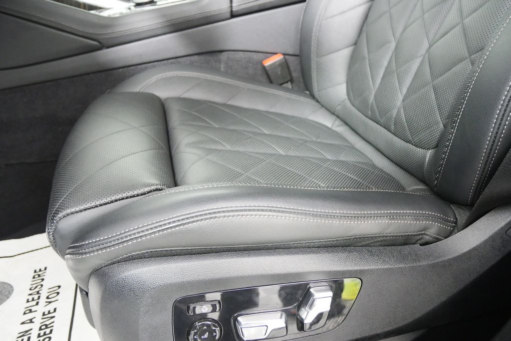 Thumbnail: 2025 BMW X6 - 10