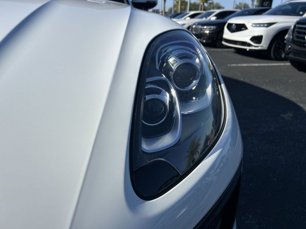 Thumbnail: 2017 Porsche Macan - 32