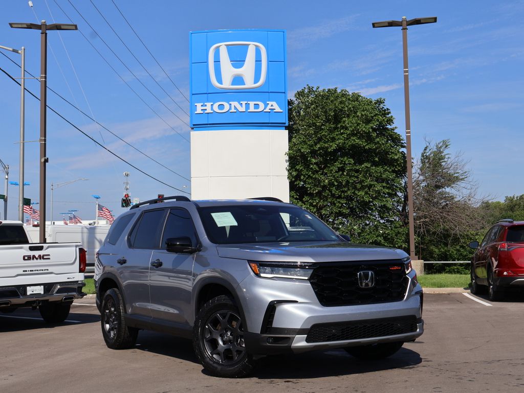 Lunar Silver Metallic 2025 Honda Pilot SUV / Crossover All-Wheel Drive Automatic