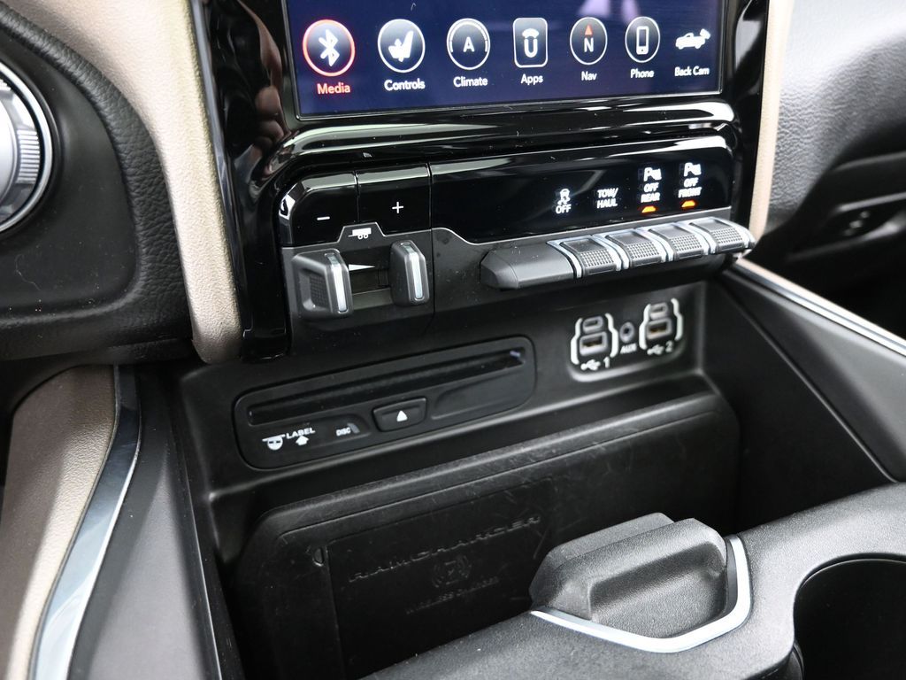 2019 Ram 1500 Laramie Crew Cab 4x4 5'7" Box