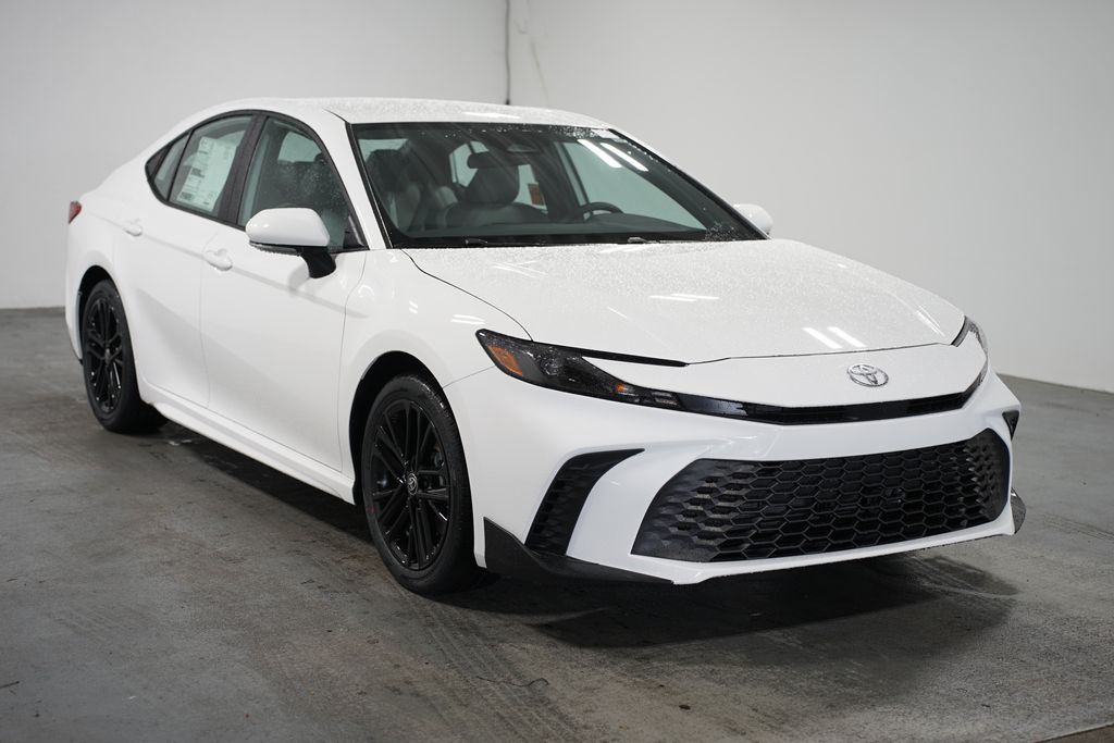 2025 Toyota Camry SE 3