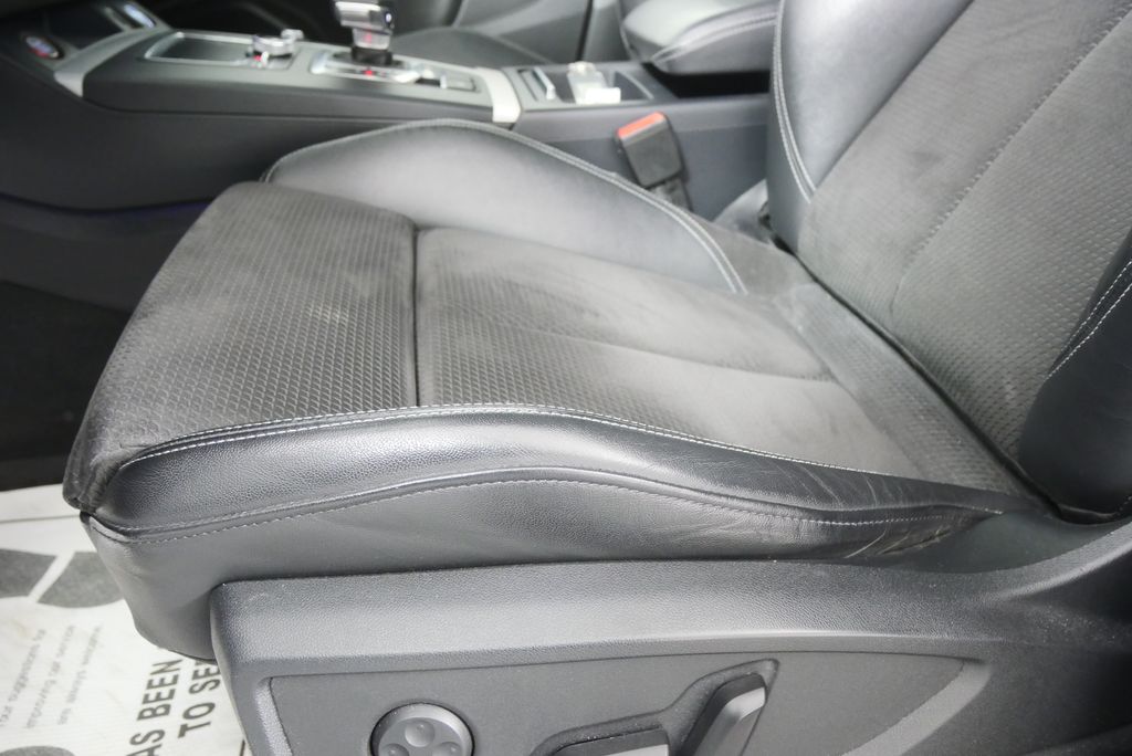 Thumbnail: 2018 Audi SQ5 - 9