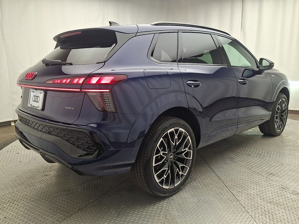 Thumbnail: 2026 Audi Q3 - 3