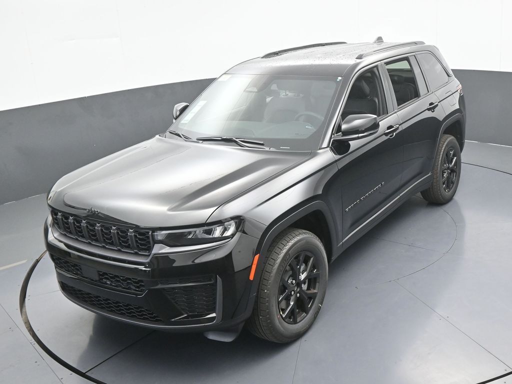 New 2026 Diamond Black Crystal Pearlcoat Jeep Laredo image 39