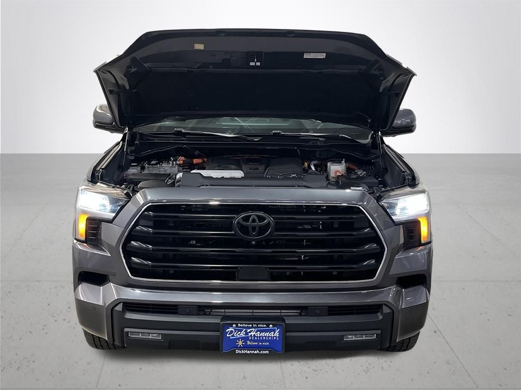 2024 Toyota Sequoia SR5