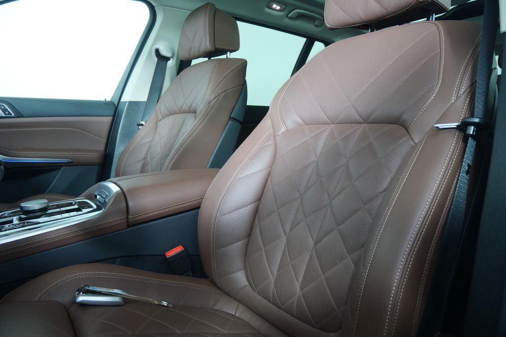 Thumbnail: 2025 BMW X7 - 11