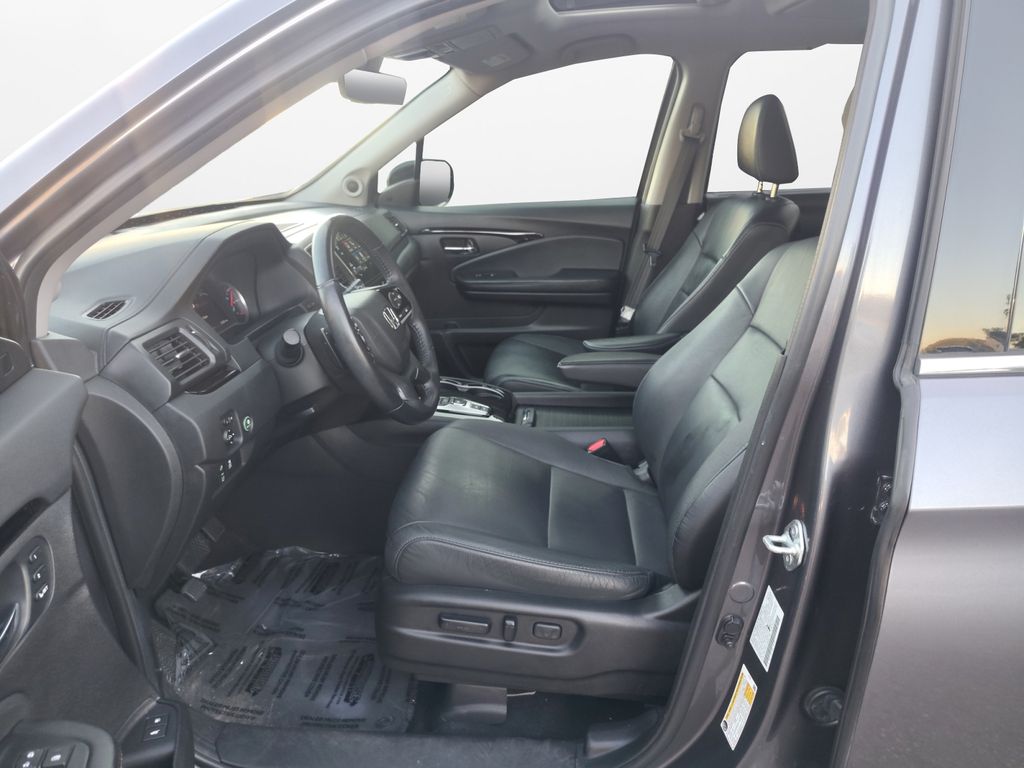 Used Car 2022 Honda Pilot  Touring For Sale Under $30,000 In Austin, Texas