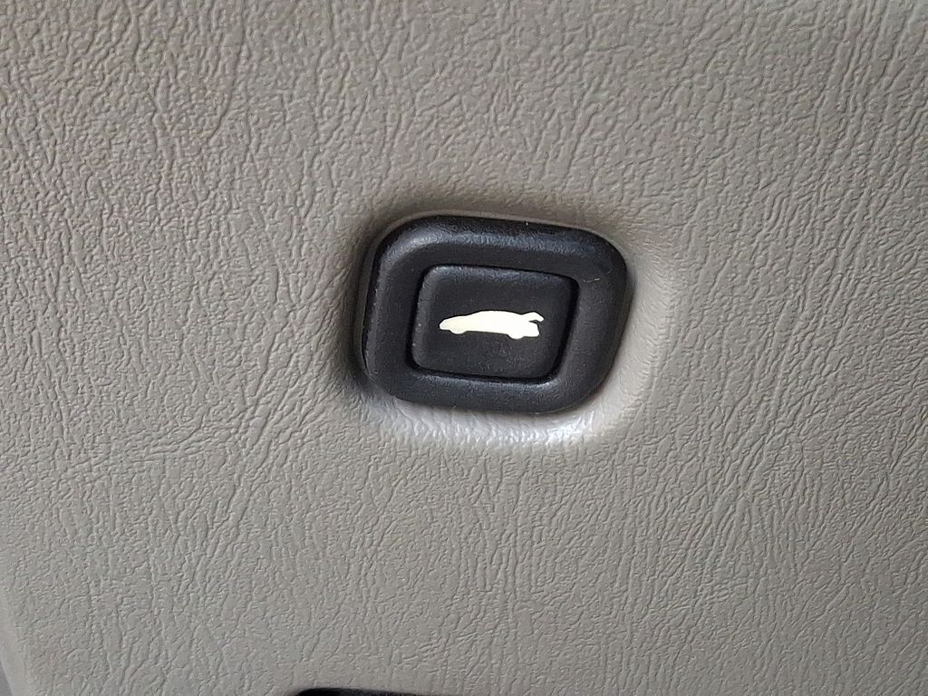 Thumbnail: 2004 Chevrolet Impala - 27