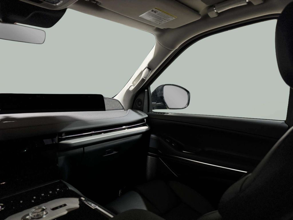 Certified Used 2025 Infinite Black Metallic Clearcoat Lincoln Reserve image 21