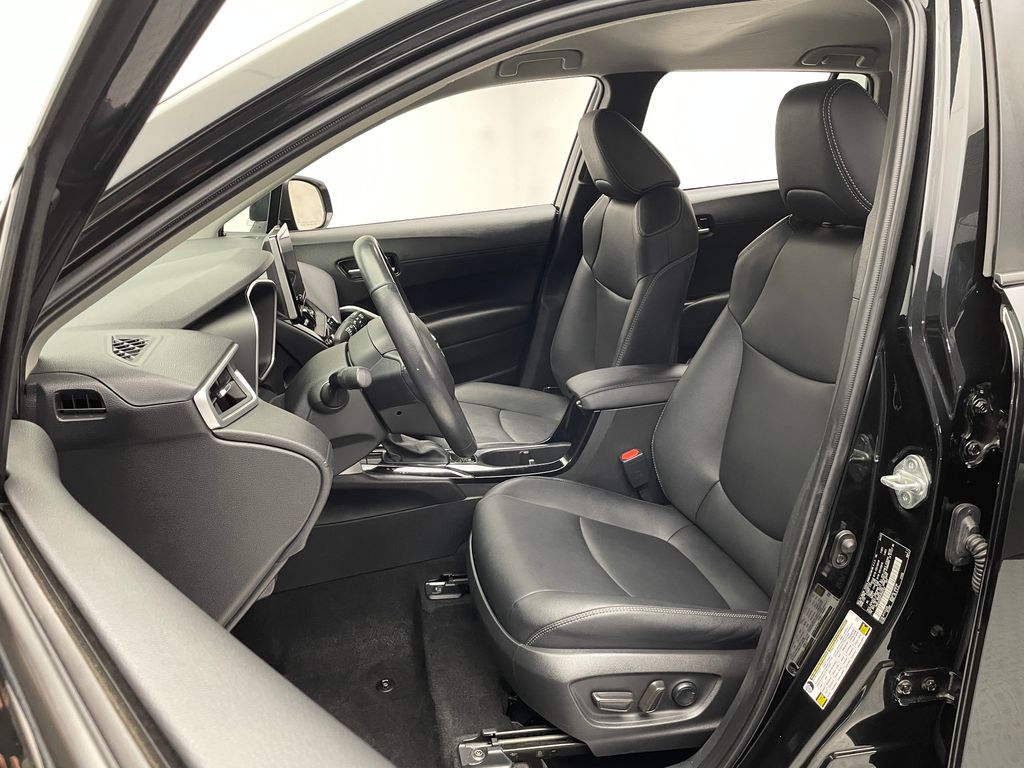 2023 Toyota Corolla Cross XLE 13