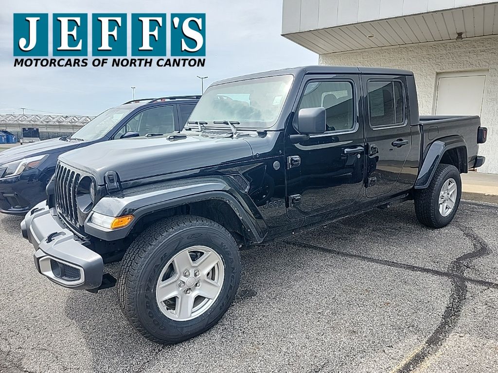 Black Clearcoat 2022 Jeep Gladiator Sport Crew Cab 4WD Pickup Truck Four-Wheel Drive 8-Speed Automatic