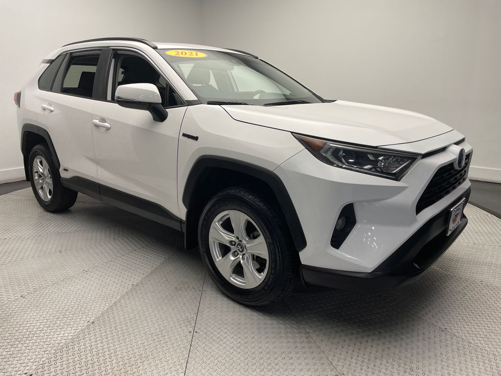 2021 Toyota RAV4 XLE 3