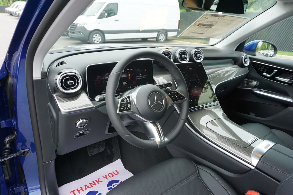 2025 Mercedes-Benz GLC 300 7