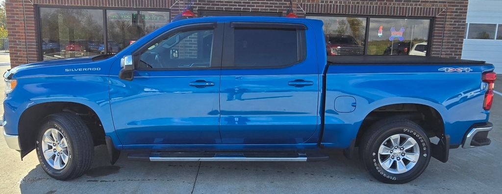 View vehicle photo 5