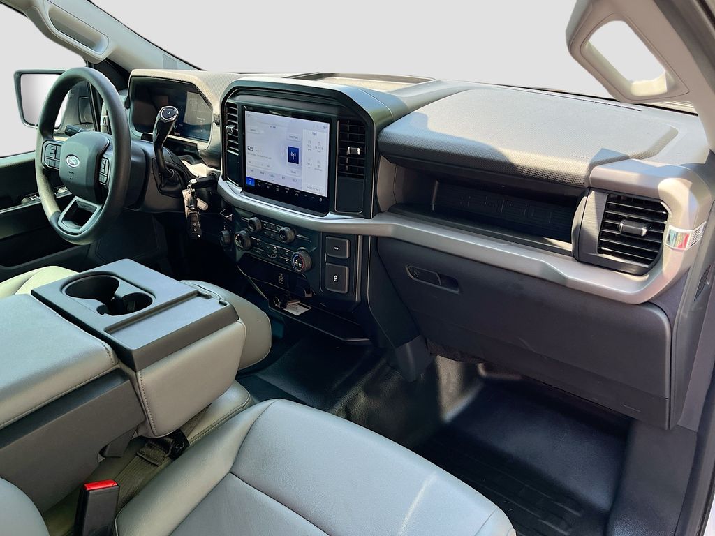 Used 2025 White Ford XL image 27