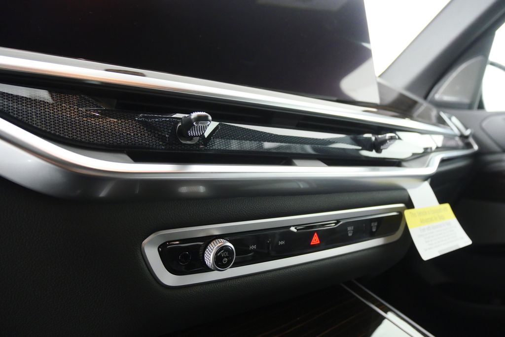 Thumbnail: 2026 BMW X5 - 21