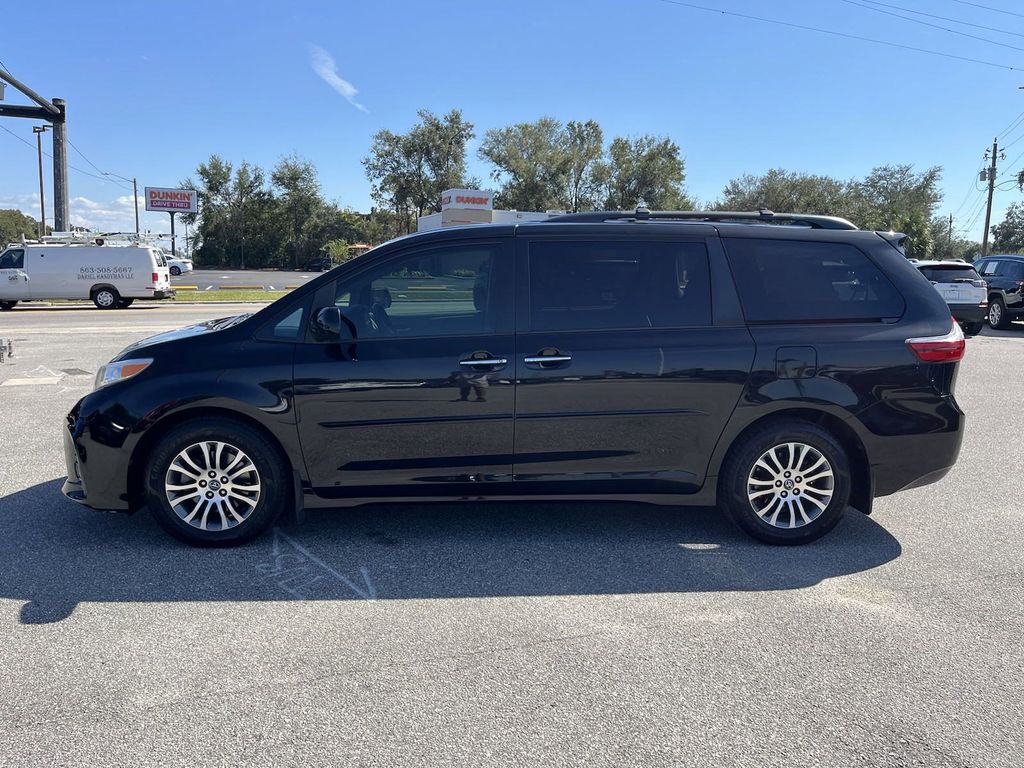 2020 Toyota Sienna XLE 7