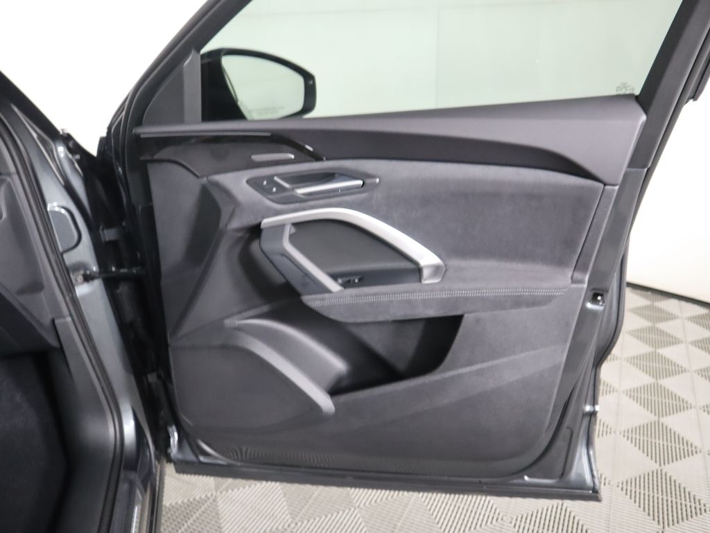 Thumbnail: 2025 Audi SQ5 - 27