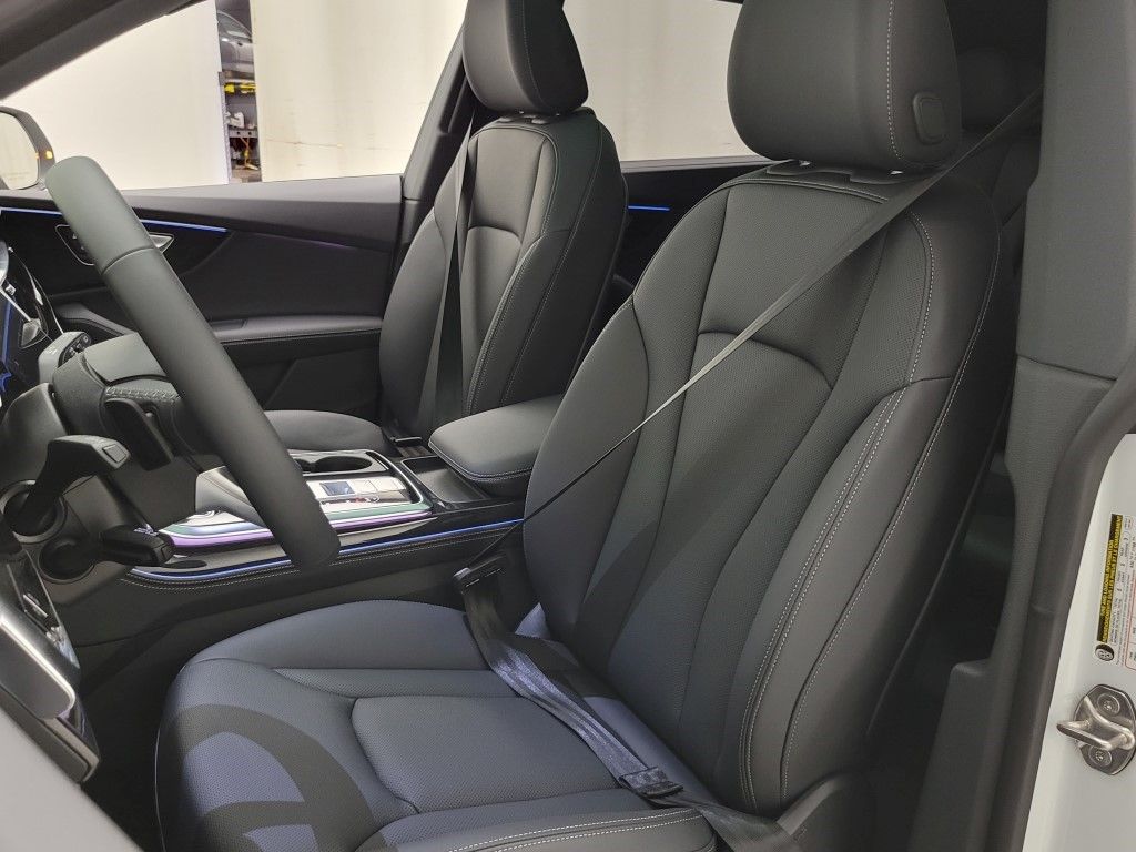 Thumbnail: 2026 Audi Q8 - 27