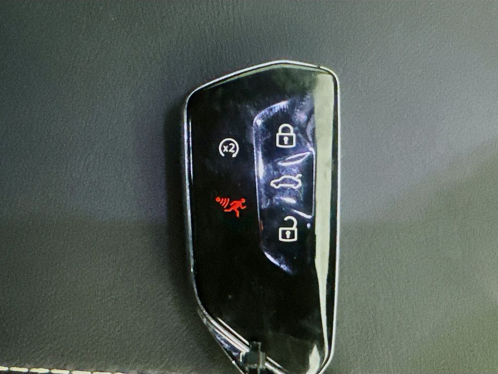 Used Car 2024 Volkswagen Atlas  2.0t Se W/technology For Sale Under $30,000 In Austin, Texas