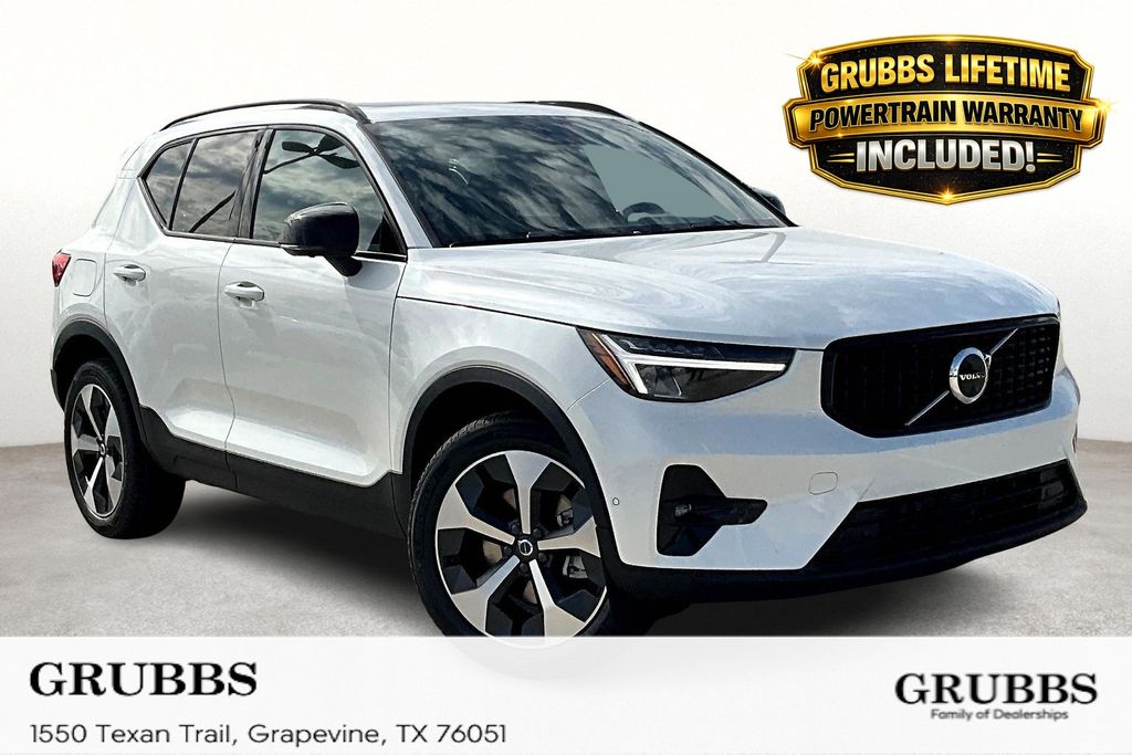 Crystal White 2026 Volvo XC40 B4 Plus FWD SUV / Crossover Front-Wheel Drive Automatic