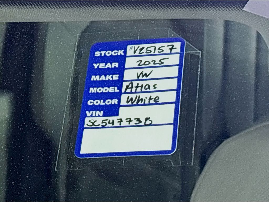 2025 Volkswagen Atlas 2.0T SE w/Technology