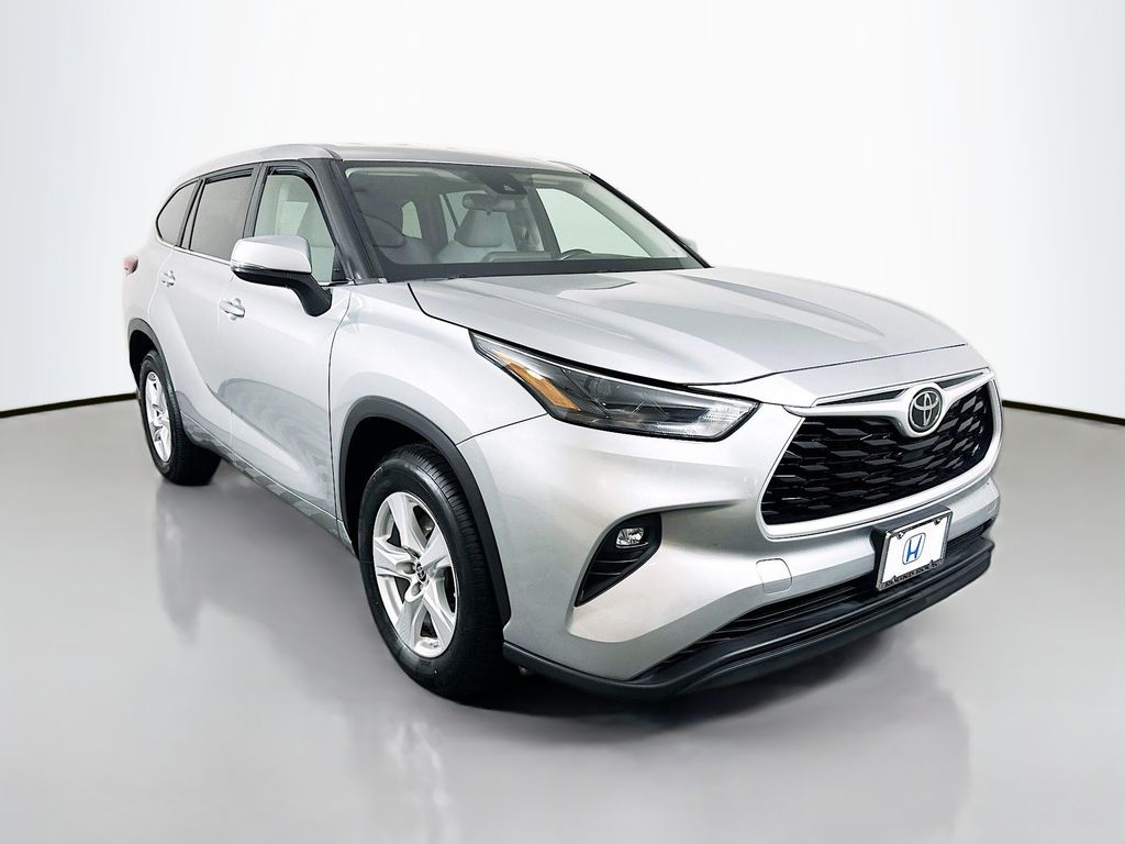 Thumbnail: 2023 Toyota Highlander - 3