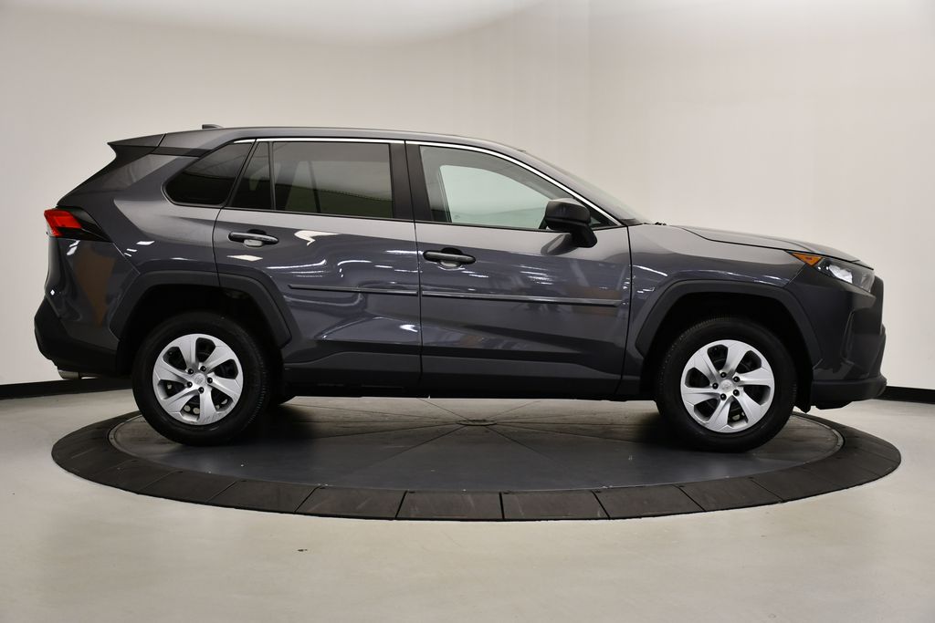 2022 Toyota RAV4 LE 6