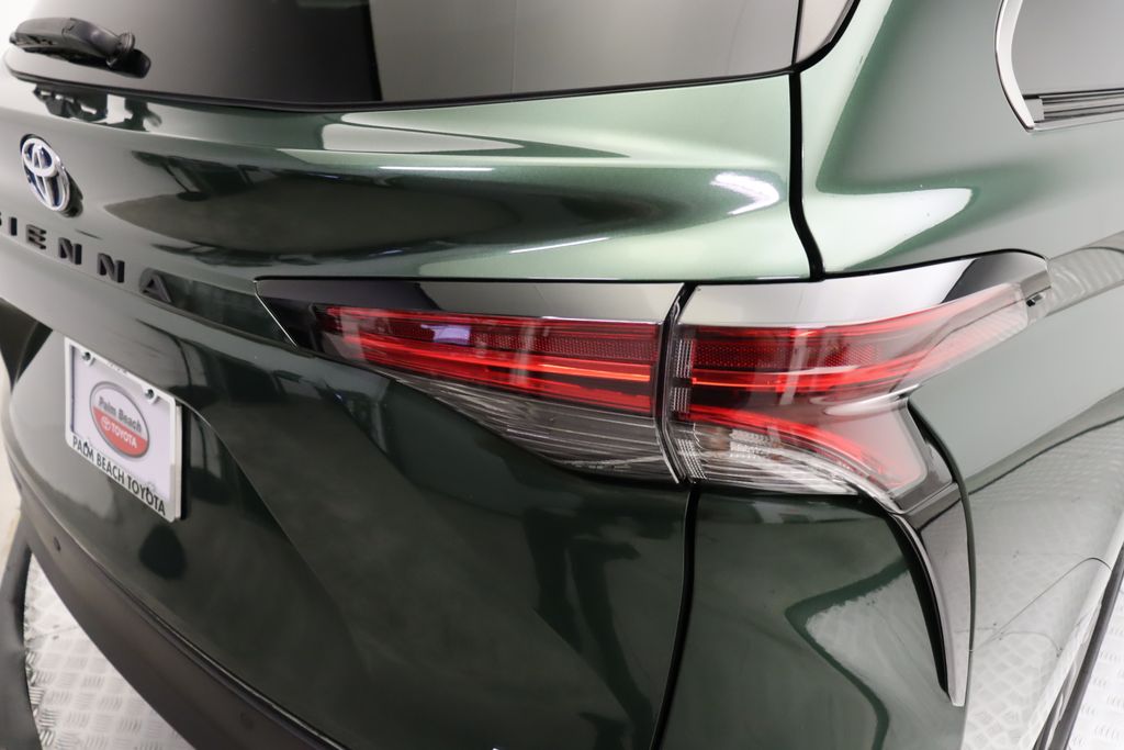 Thumbnail: 2021 Toyota Sienna - 9