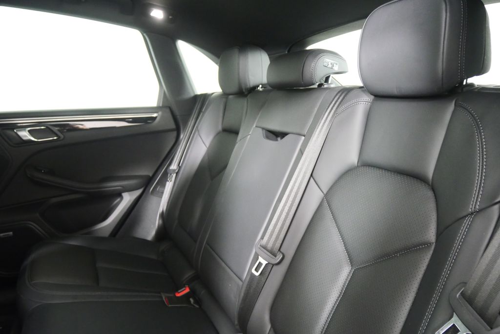 Thumbnail: 2020 Porsche Macan - 15