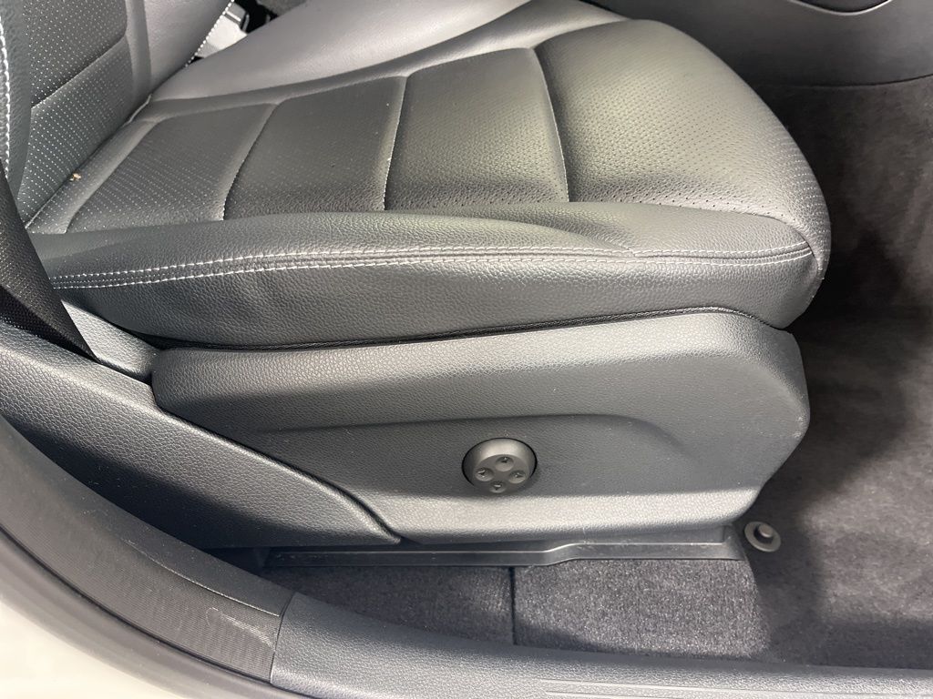 Thumbnail: 2022 Mercedes-Benz GLC - 10