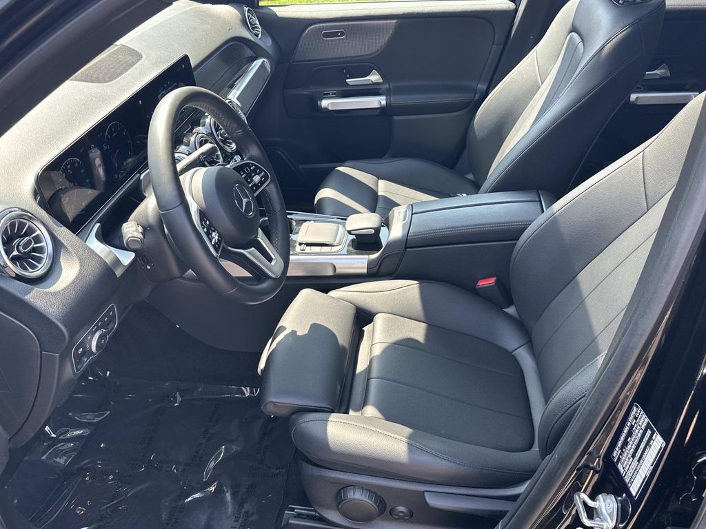 Thumbnail: 2022 Mercedes-Benz GLB - 27