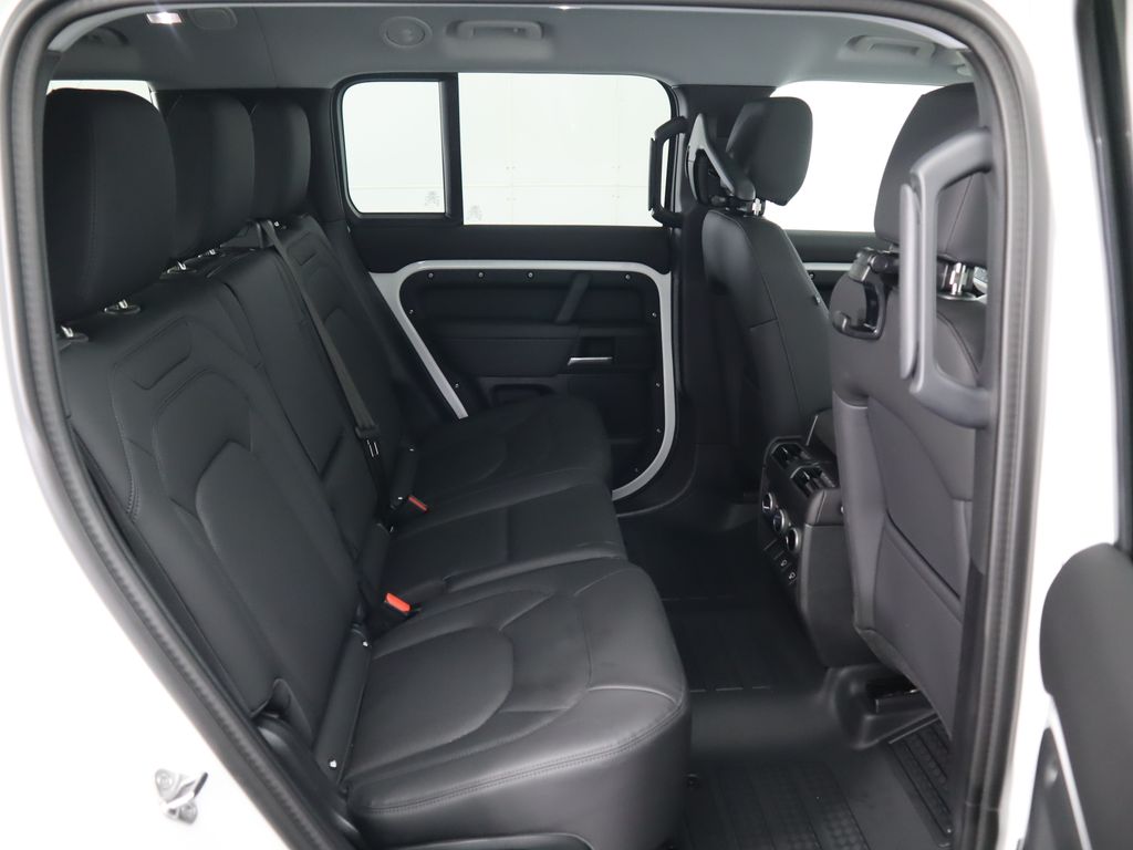 2025 Land Rover Defender 130 23