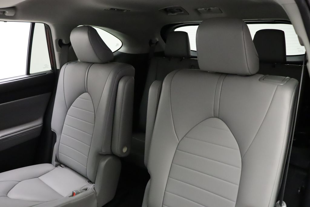 2021 Toyota Highlander XLE 18