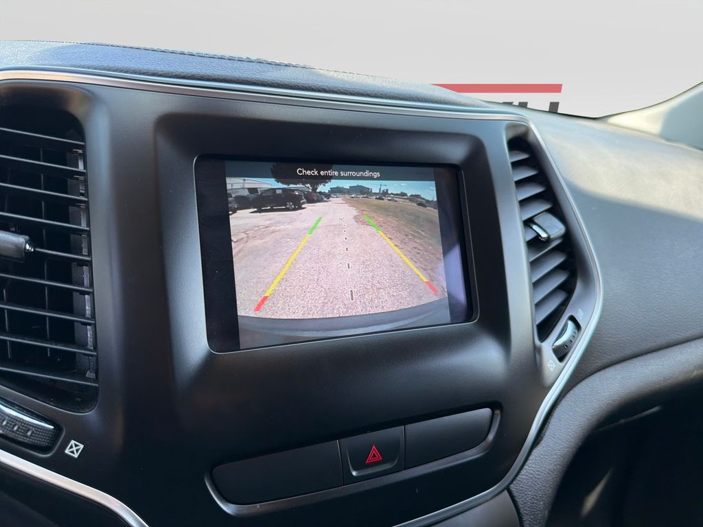 Used 2019 Green Jeep Latitude image 14
