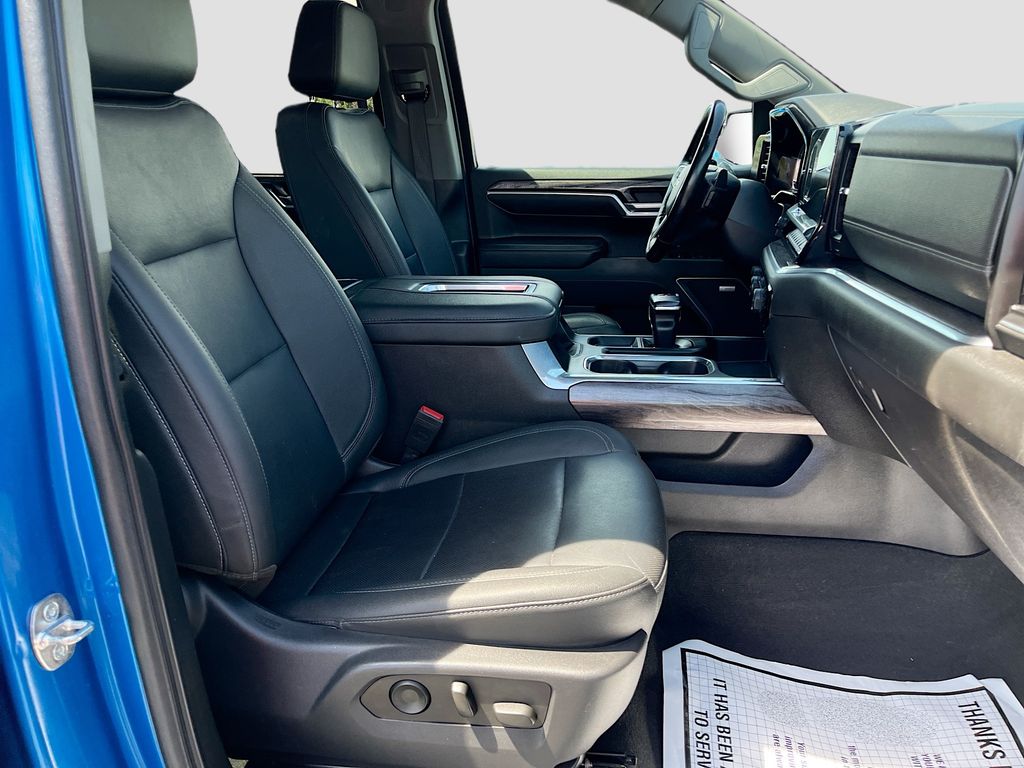 Used 2022 Blue Chevrolet LTZ image 30