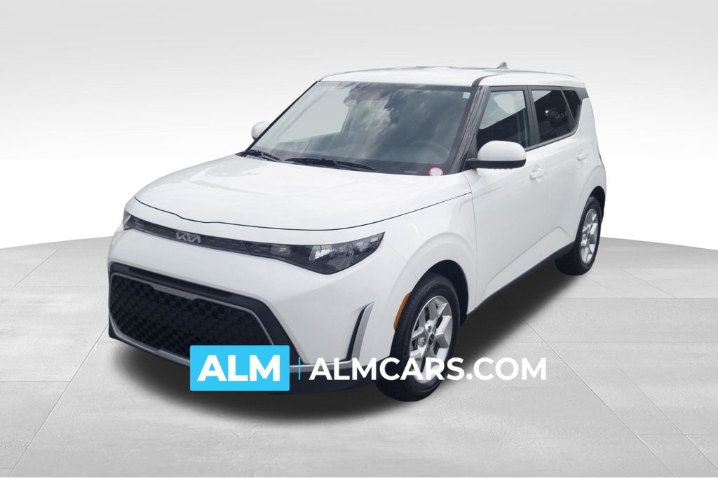 White 2025 Kia Soul SUV / Crossover Front-Wheel Drive Continuously Variable Transmission