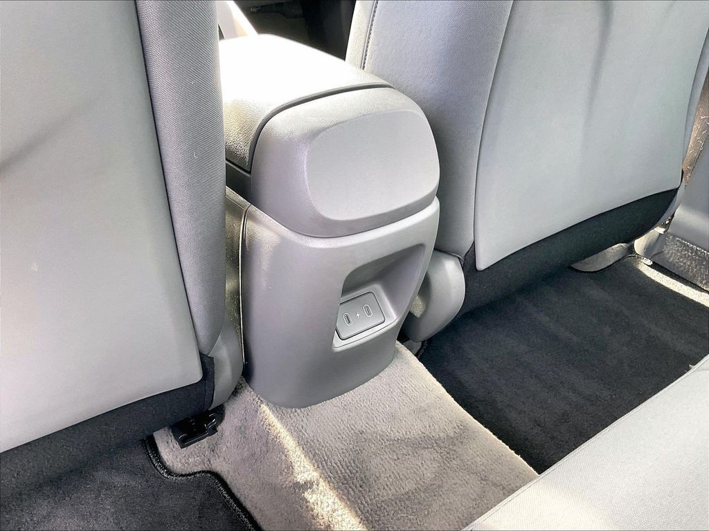 2025 Hyundai Elantra — photo 26