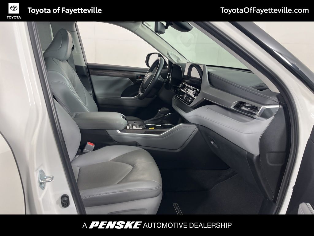 Thumbnail: 2021 Toyota Highlander - 7