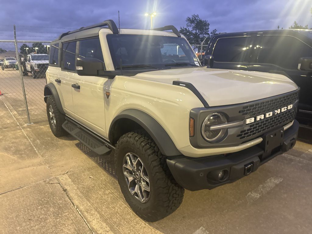 Desert Sand 2025 Ford Bronco Badlands 4-Door 4WD SUV / Crossover Four-Wheel Drive 7-Speed Manual