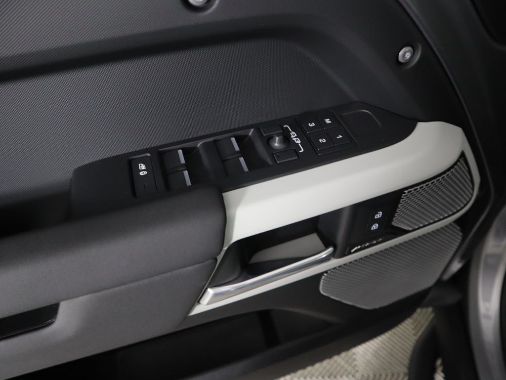 Thumbnail: 2024 Land Rover Defender - 24