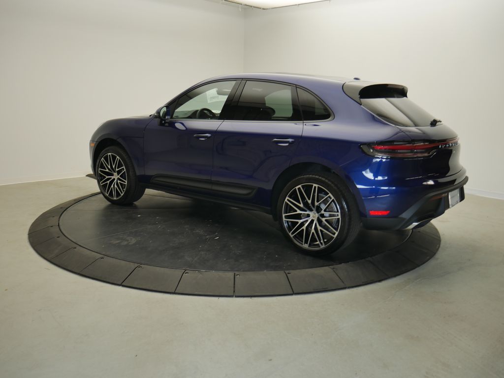 Thumbnail: 2026 Porsche Macan - 3