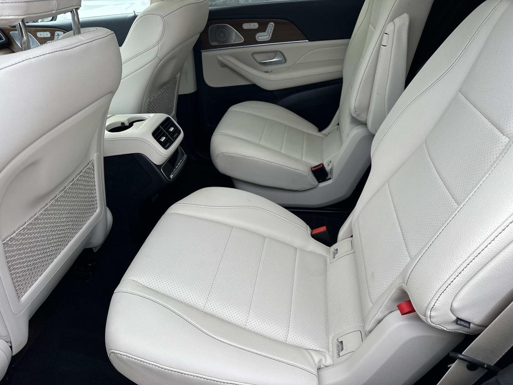 Thumbnail: 2022 Mercedes-Benz GLS - 28